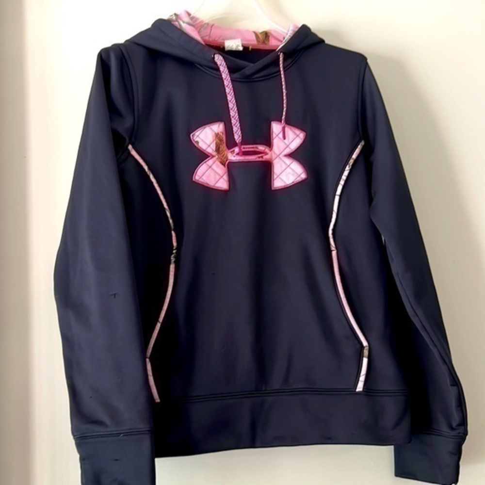 Women’s size medium, under armor and camo pull over hoodie has a few snags